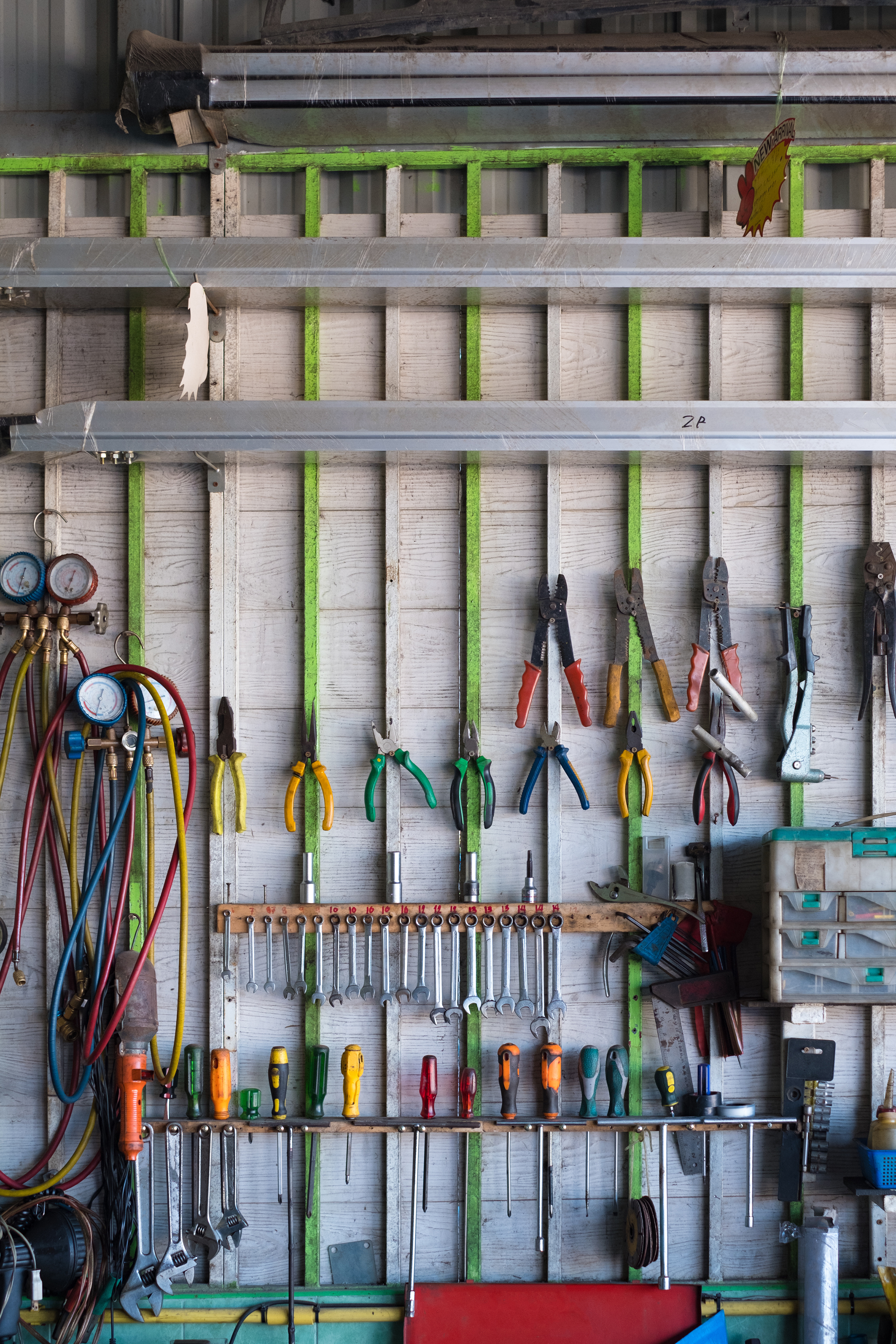 An organized and clean garage, with the help of Dumpster Dudez for dumpster rentals and garage cleanout services.